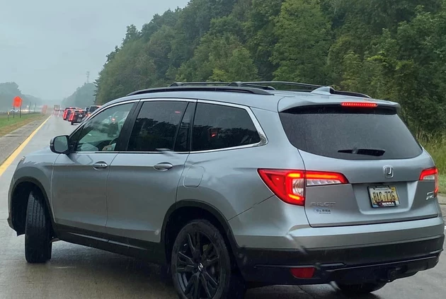 The Driver In This Silver SUV attempts to block traffic on I-96 | Jason Vanderstelt | Facebook 