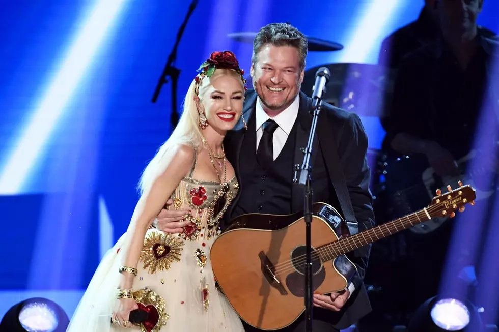 Gwen Stefani Wears Ring on Every Finger Except Engagement Ring Finger During Blake Shelton Grammys Duet